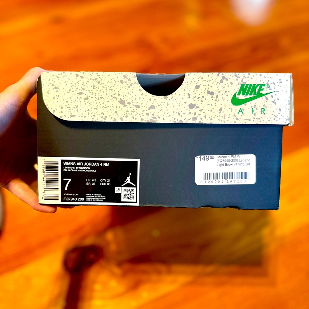 Air Jordan 4RM Sneakers - Picture 5 of 8